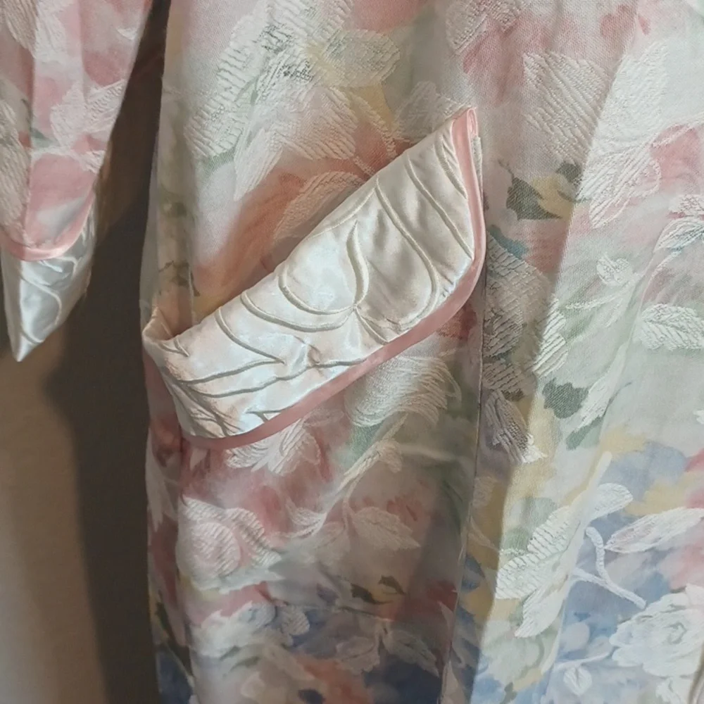 Vintage Natori Bathrobe - Picture 7 of 12